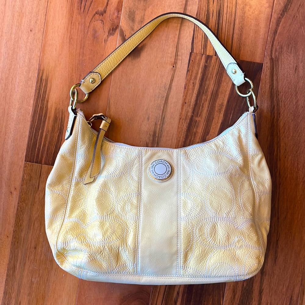 Coach Signature Stitched Yellow Cream Patent Leather Hobo Shoulder Bag F19282